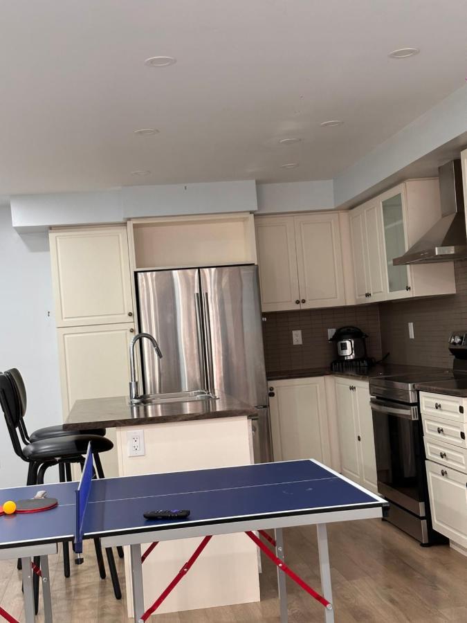 Cmoney Beautiful Home 2 Brampton Exteriér fotografie